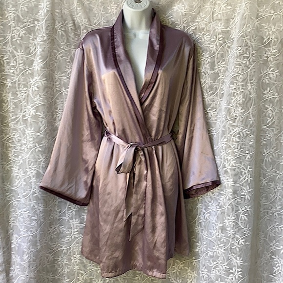 halston Other - Halston Silky Lavender Robe